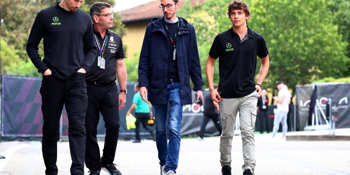 Hamilton apoia Antonelli como seu sucessor na Mercedes F1 em 2025.