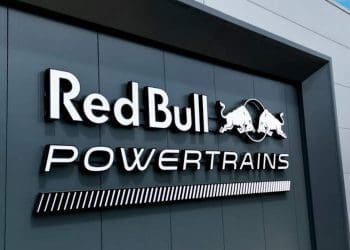 Horner alega que 220 funcionários da Red Bull F1 foram contratados da Mercedes HPP.