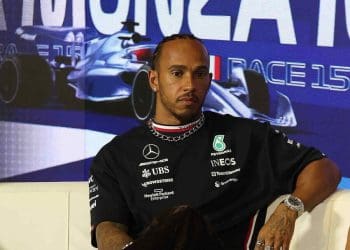 Ex-piloto de Fórmula Um duvida do compromisso de Lewis Hamilton em ter sucesso enquanto luta no início da temporada de 2024.
