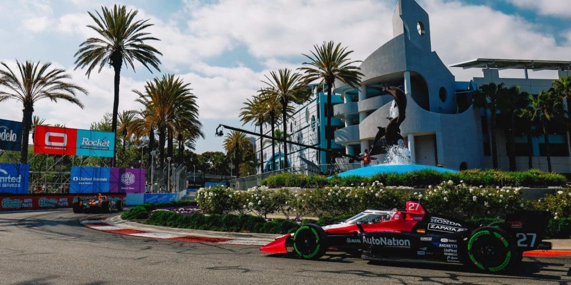 Kirkwood lidera nos treinos da segunda prática da IndyCar, enquanto Power bate.