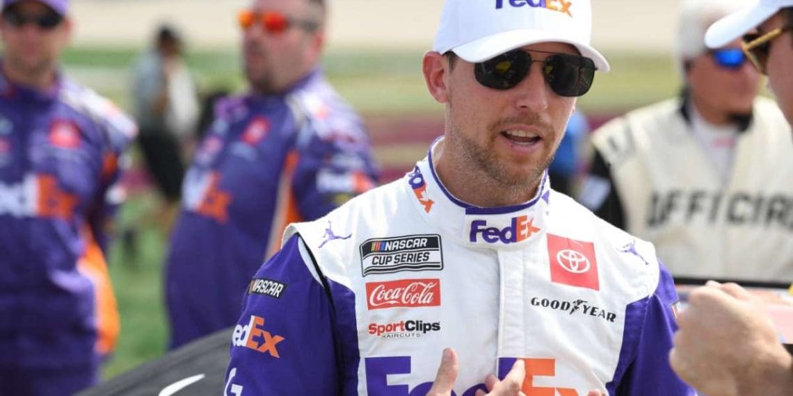 Denny Hamlin compara problema de aderência em Bristol a alguém urinando na mistura de borracha da Goodyear.