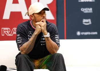 Ex-piloto de Fórmula 1 acredita que Lewis Hamilton não levará a Ferrari ao topo.