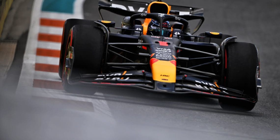 Verstappen garante sexta pole consecutiva na Fórmula 1 em 2024.