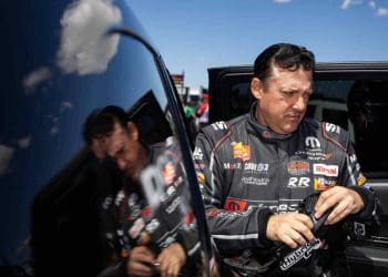 Especialista da NASCAR alega que Tony Stewart informou à SHR que ele não possui fundos para operar este local.