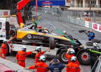 Qual é a causa do aumento de lesões nas mãos entre os pilotos da Fórmula E?