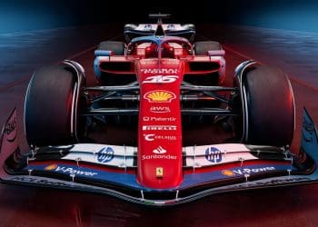 O ‘Ferrari’ Azul tem um design personalizado de F1 sem brilho.