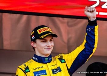 Piastri alcança uma final única no pódio temático de Senna.