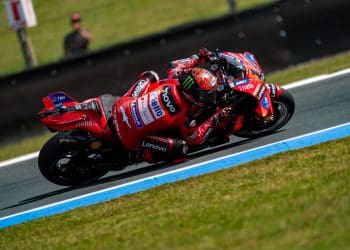 Bagnaia quebra recorde de volta mais rápida na qualificação do MotoGP de Assen, Marquez sofre acidente.
