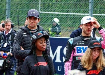 Esteban Ocon revela evento de infância que transformou Pierre Gasly em seu inimigo.