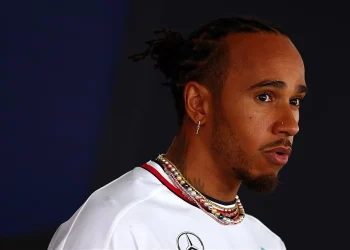 Paddy Lowe emite aviso a Toto Wolff sobre possível saída de Lewis Hamilton.