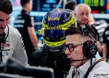 Hamilton revela que o Mercedes W15 ainda está sofrendo com saltos, é preciso resolver isso.