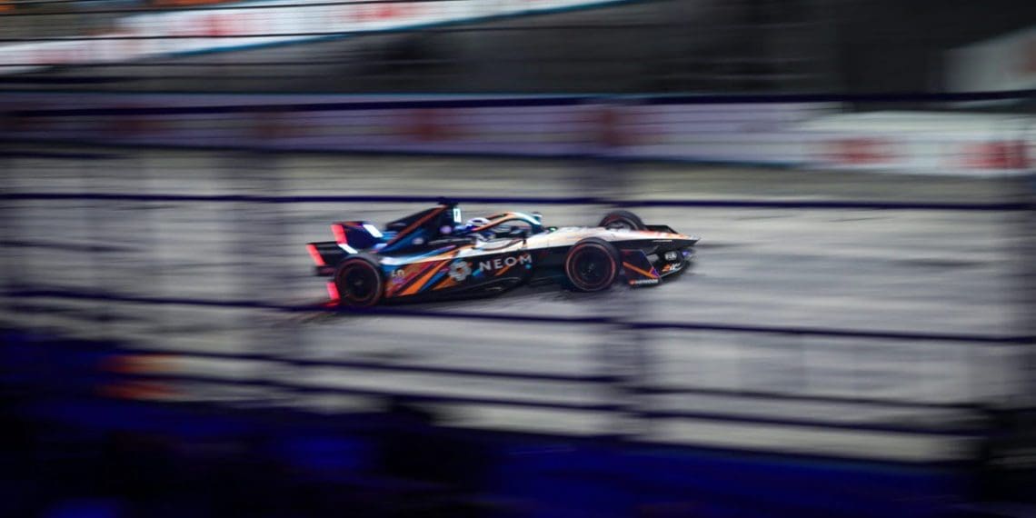 Fórmula E alcança sucesso financeiro recorde no desafio de negócios da BBC.