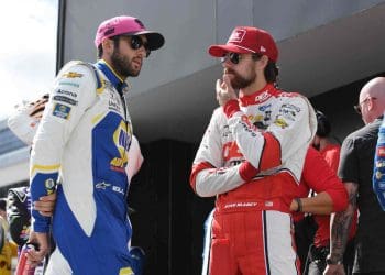 Chase Elliott denuncia que os carros Next-Gen são projetados com motores intencionalmente ineficientes.