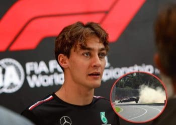 George Russell pede sistema de carro de segurança automatizado após ficar preso na pista no Grande Prêmio da Austrália.
