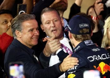 Hamilton acredita que Verstappen está ultrapassando os limites com a participação de seu pai na F1.