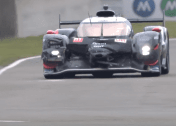 De Vries colide com K. van der Linde nos treinos de Le Mans, mas Toyota #7 preparado para a competição.