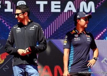 Villeneuve questiona novo contrato de Perez em meio à saída esperada de Ocon.