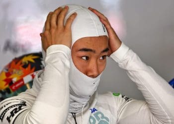 O piloto imprevisível causando caos nas batalhas de última hora da temporada maluca da F1.