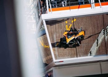 Novato surpreendente da McLaren passa com sucesso no desafio decisivo.
