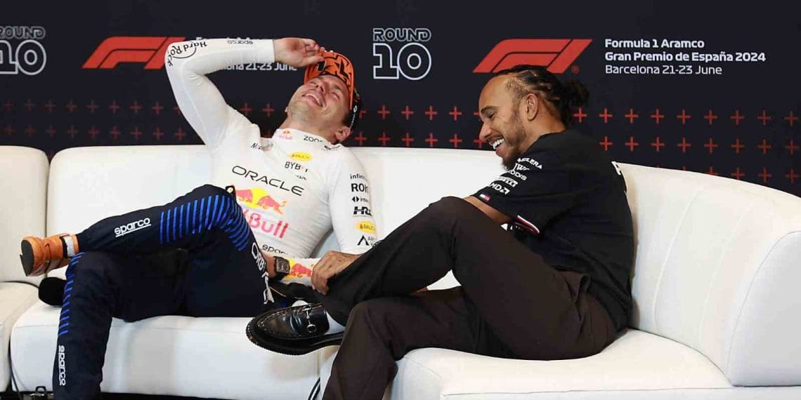 Max Verstappen brinca com Lewis Hamilton por cochilar na sala de imprensa do GP da Espanha.