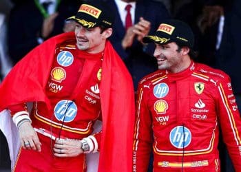 Carlos Sainz expressa alegria sobre vitória de Charles Leclerc no GP de Mônaco.