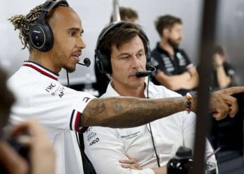 Lewis Hamilton pede grandes melhorias para Mercedes W15 após GP da Arábia Saudita decepcionante.