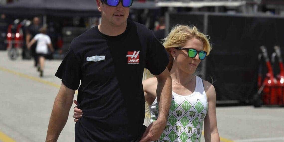 Ex-parceira de Kurt Busch recebe dois anos de liberdade condicional por fraudar a Armed Forces Foundation.