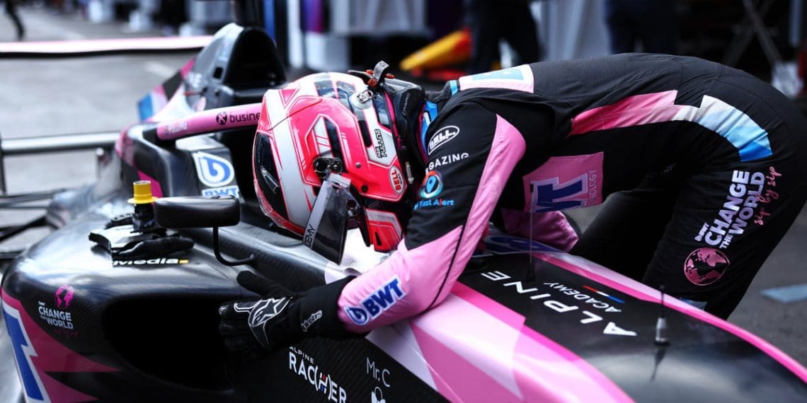 Reivindica vitória na F1 Academy Race 1 em Miami.