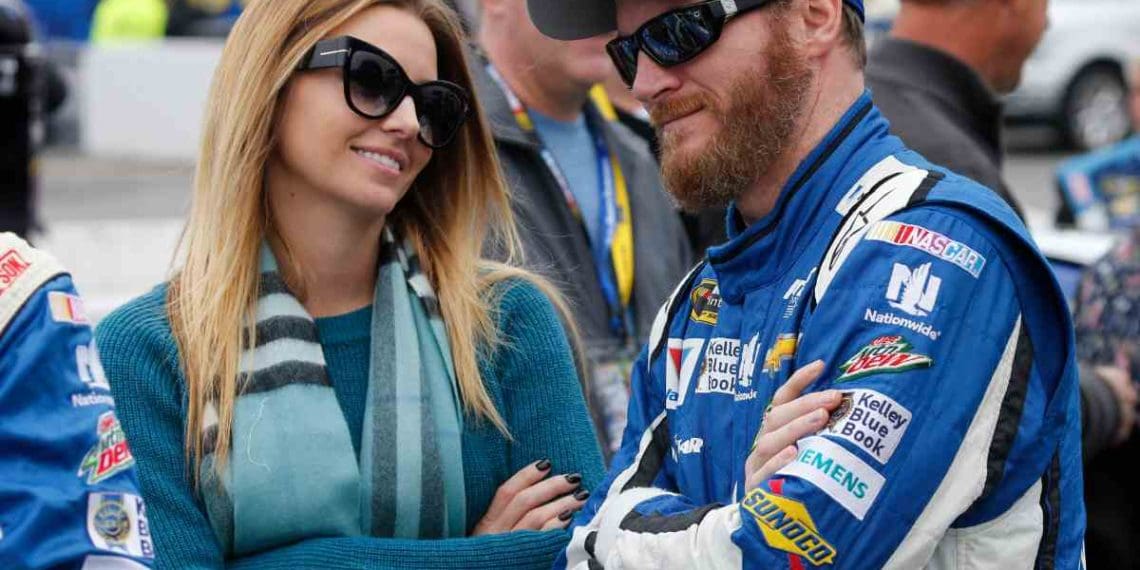 Vídeo: Amy Earnhardt critica Dale Earnhardt Jr. por criticar Christopher Bell da NASCAR nas redes sociais.