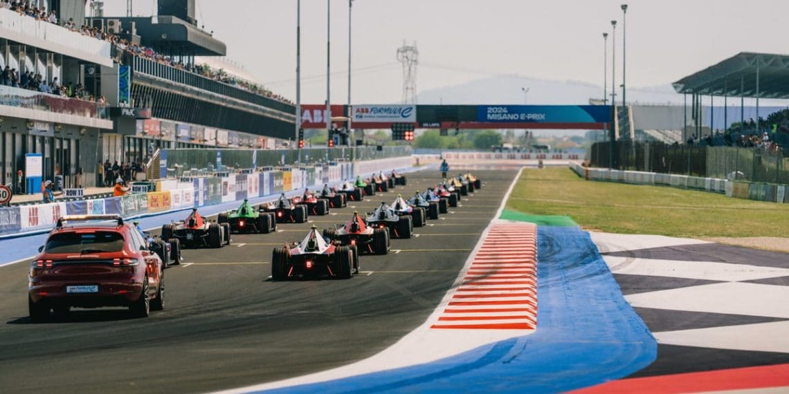 Seis desafios de programação para enfrentar a Fórmula E em 2025.