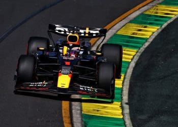 Verstappen se aposenta no Grande Prêmio da Austrália impedindo a Red Bull de confirmar a melhora no ritmo de corrida.