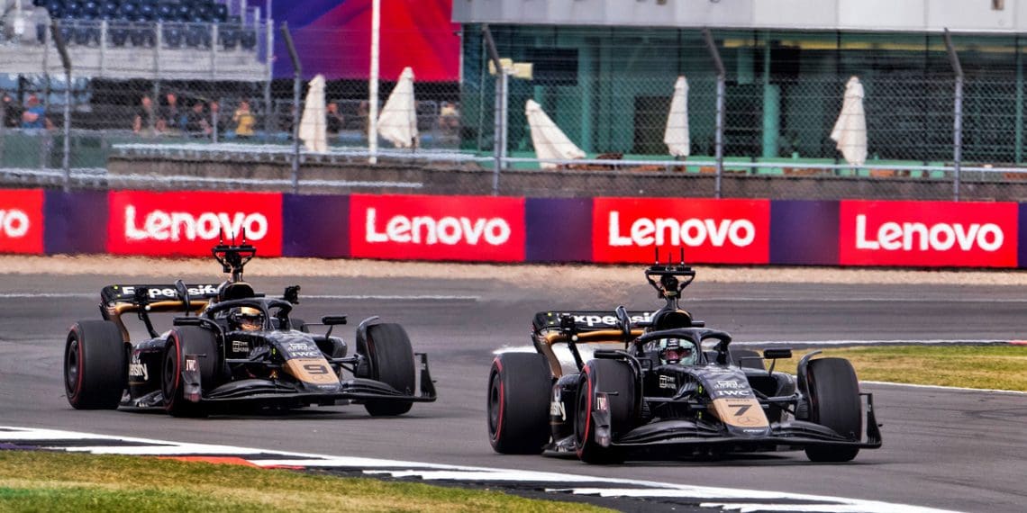 Filme de Fórmula 1 de Brad Pitt agendado para lançamento em 2025.