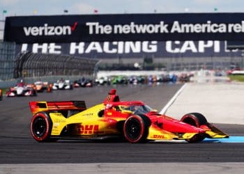 Palou brilha em Indianápolis, vence corrida de estrada contra Power