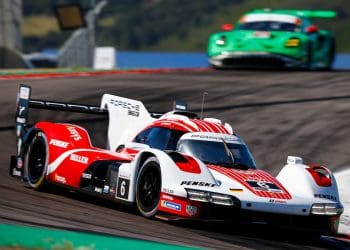 Tandy garante vitória com ultrapassagem tardia no IMSA Monterey Course em Laguna Seca.