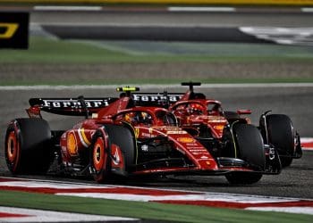 Sainz triunfa apesar de problemas nos freios para garantir pódio no Grande Prêmio do Bahrein