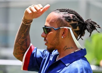 ‘Quase colidiu comigo!’ Lewis Hamilton responde ao piloto da Ferrari.