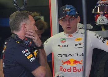 Christian Horner garante que a Red Bull está completamente tranquila com Max Verstappen permanecendo na equipe, apesar dos rumores sobre a Mercedes.