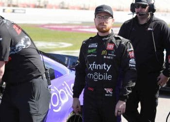 VÍDEO: Tyler Reddick expressa decepção com derrota no Texas devido a problemas no pit stop da 23XI Racing.