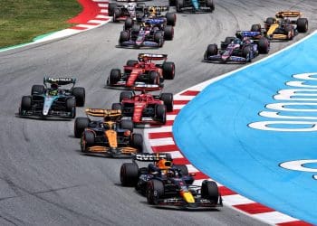 Mark Hughes compara desempenho de McLaren e Red Bull na Espanha.