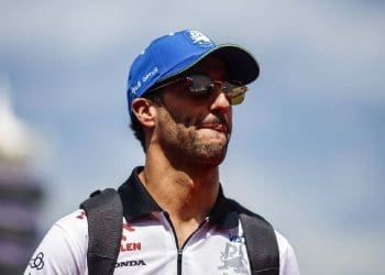 Ex-campeão de Le Mans prevê que Daniel Ricciardo será substituído após mais duas corridas.