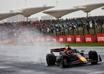 Verstappen descreve classificação Sprint da F1 na China como dirigir em uma superfície escorregadia.