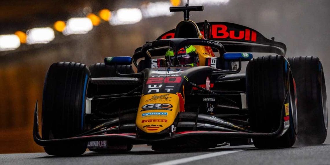 VÍDEO: Piloto da F2 Isack Hadjar escapa por pouco de acidente no túnel do Grande Prêmio de Mônaco.