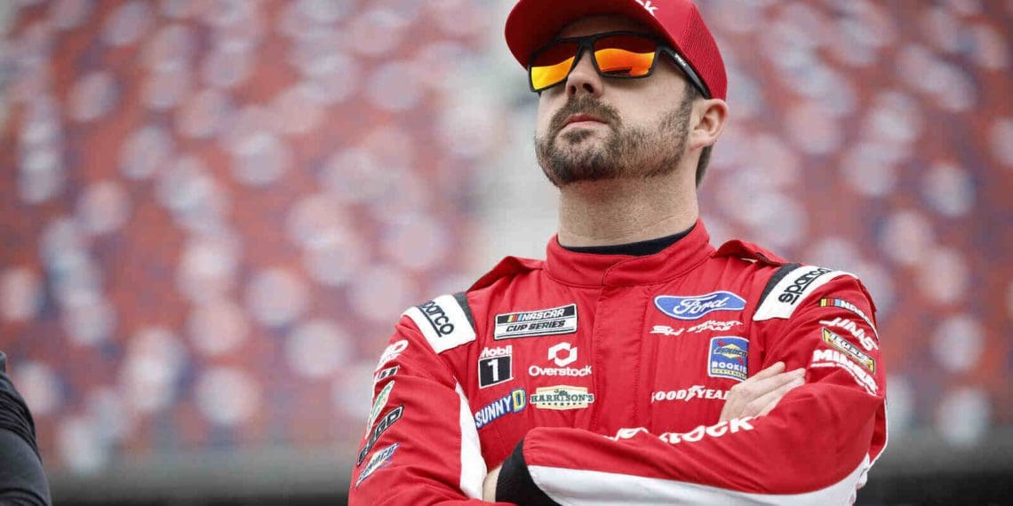 Josh Berry expõe a dura verdade sobre os pilotos da SHR, confessa que “estamos todos competindo para manter nossas posições”