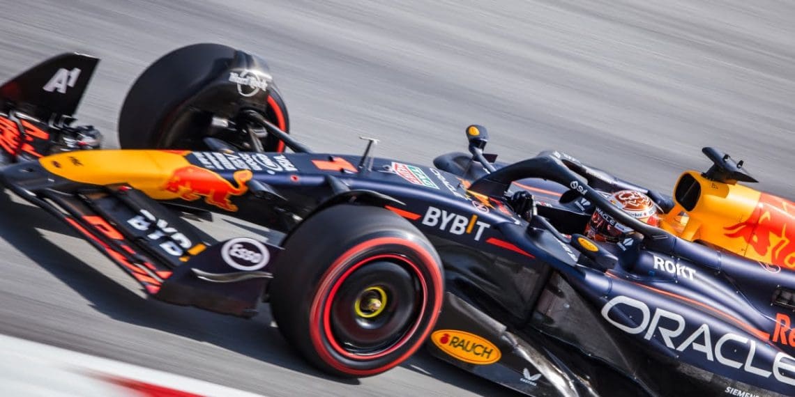 Hamilton afirma que Verstappen estava significativamente mais rápido no alta velocidade da Fórmula 1 na Áustria.