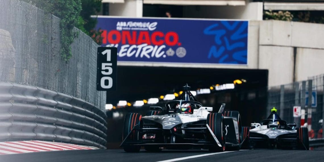 Mônaco Formula E vê a Jaguar garantir uma dobradinha com coreografia impressionante.