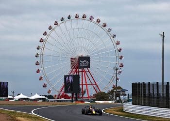 Verstappen na frente com companheiro de equipe da Red Bull em segundo após acidente de Sargeant.