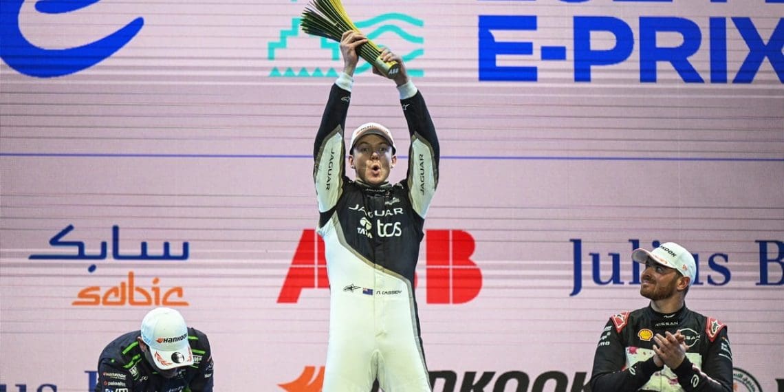 Fórmula E revela nova parceria com tecnologia Google e apresenta Troféu de Fabricantes.