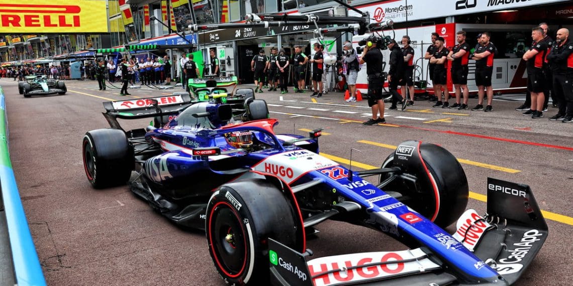 Tsunoda: Red Bull Racing mira superar competidores da Fórmula 1 da Aston Martin.