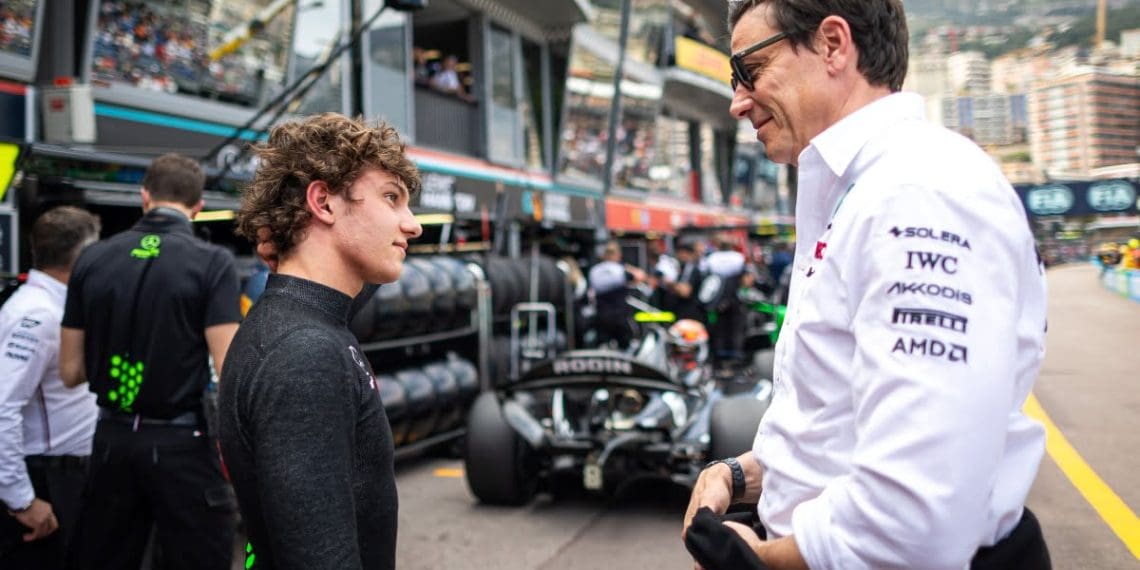 Wolff transformando Mercedes na equipe de Antonelli, segundo Villeneuve.