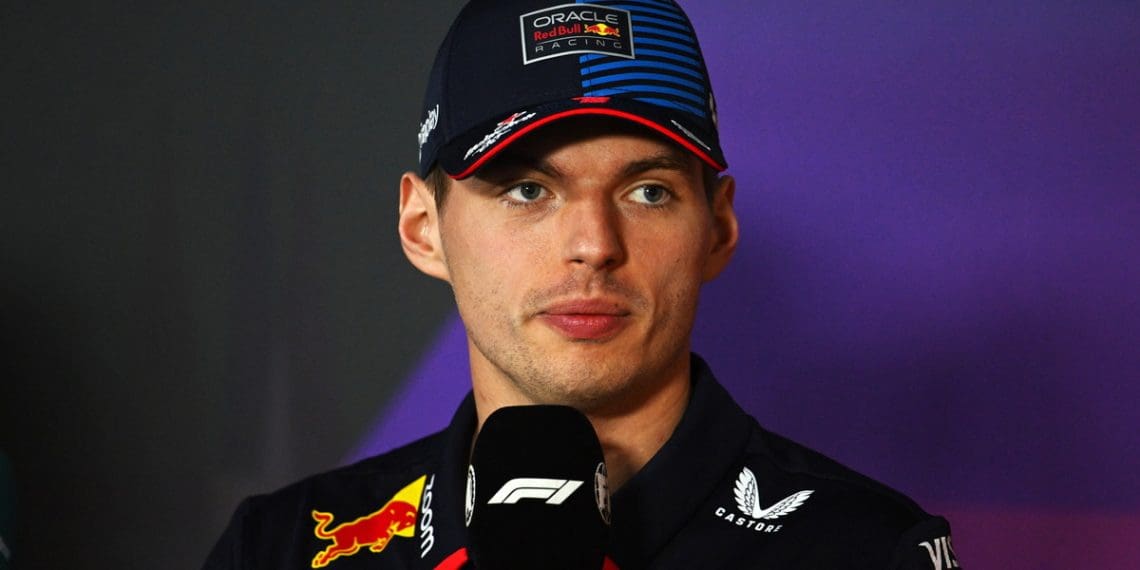 Verstappen insta Red Bull a permanecer paciente durante investigação de Horner
